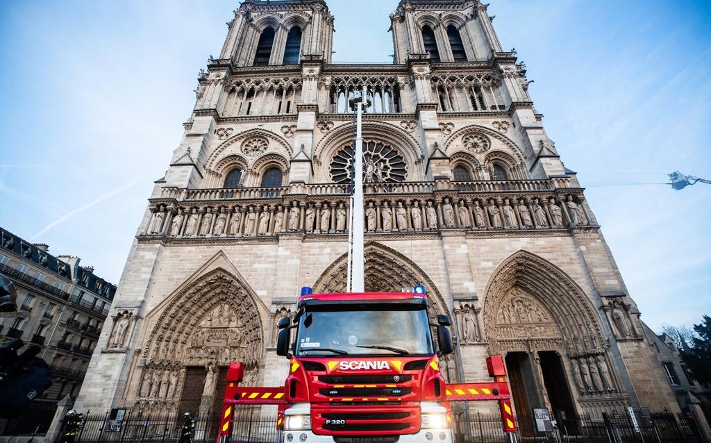 Descartan hecho intencional en incendio de Notre Dame