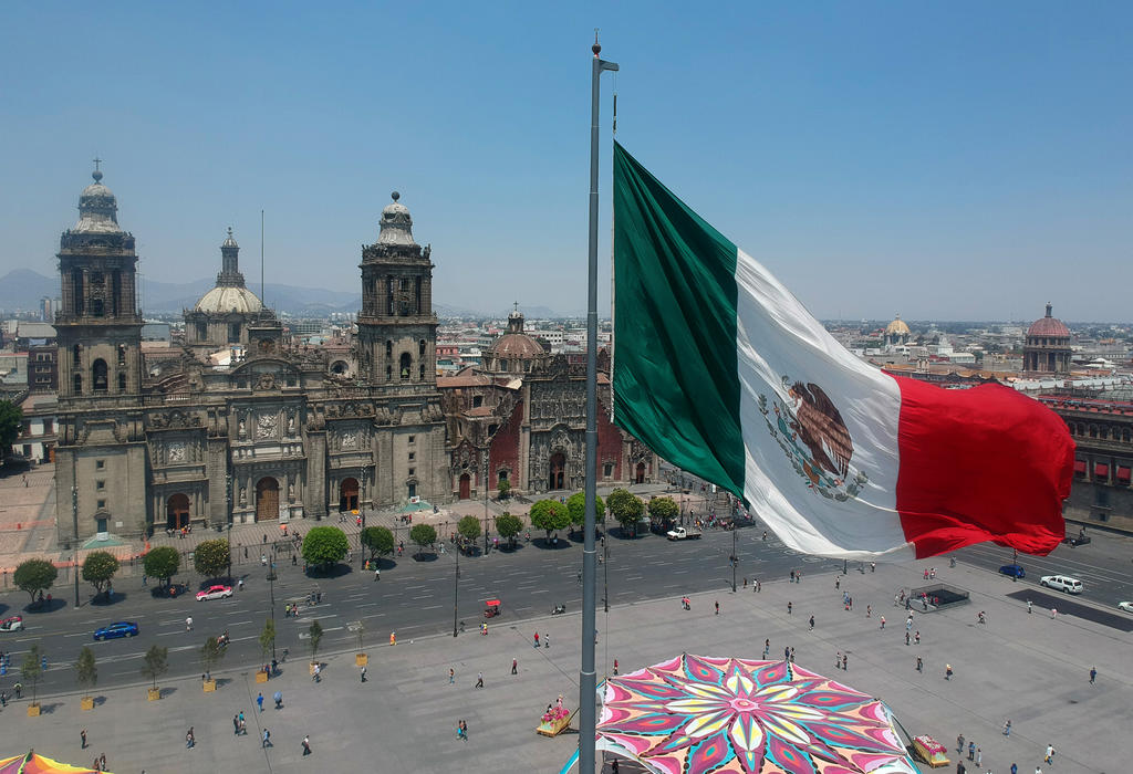 El Segundo Superintendente del H. Cuerpo de Bomberos detalló que en casos de incendio en templos religiosos, sobre todo en el Centro Histórico de la Ciudad de México, se labora con más medidas de seguridad. (ARCHIVO)