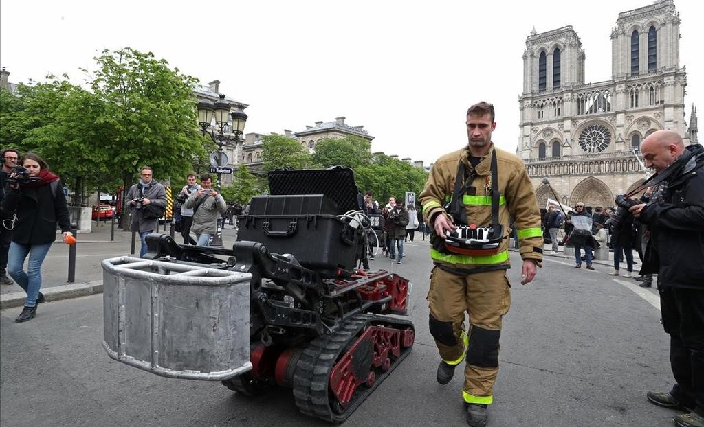 'Colossus', el robot que combatió el incendio de Notre Dame