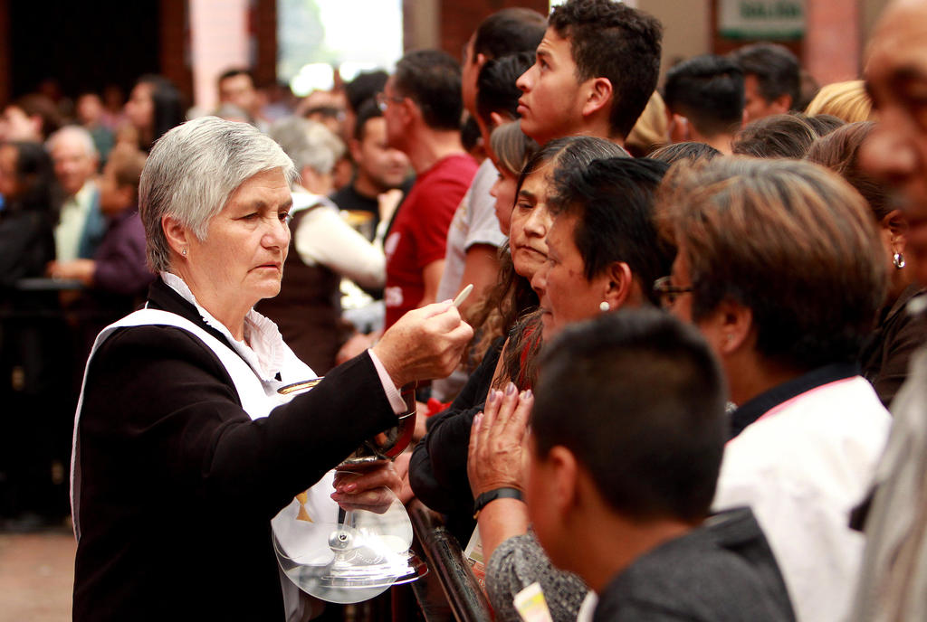Dona Iglesia colombiana un millón de hostias a Venezuela