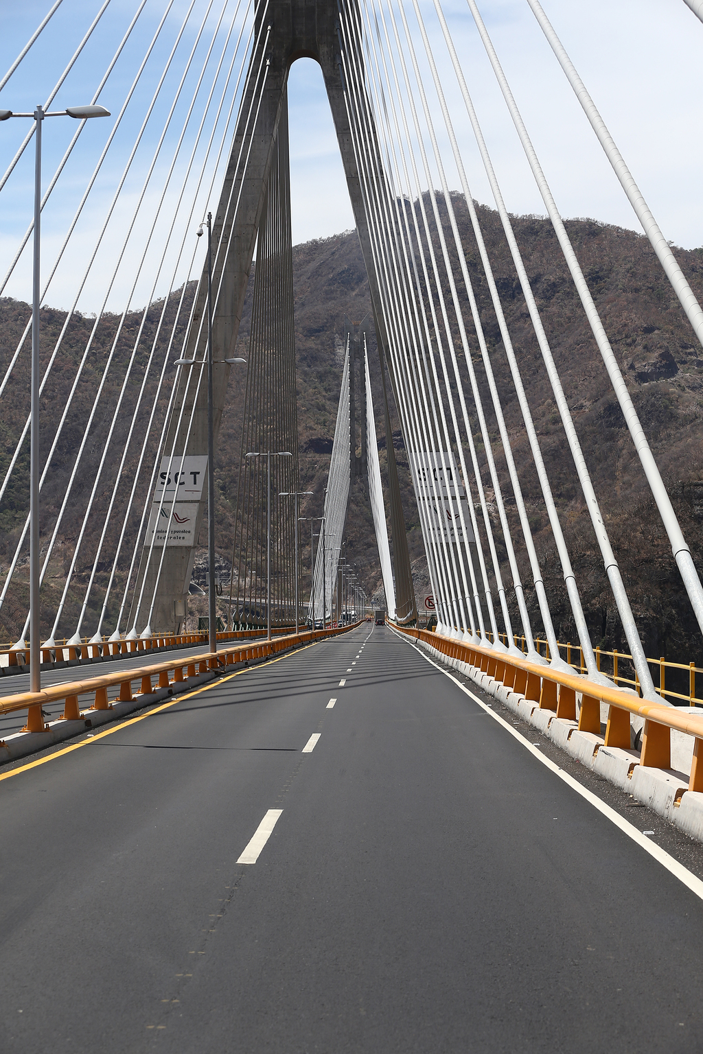 Esta gran obra de infraestructura que conecta directamente con la supercarretera, brindará a los turistas una nueva cara de acceso a la zona hotelera de Mazatlán en tan sólo 20 minutos. (ARCHIVO)