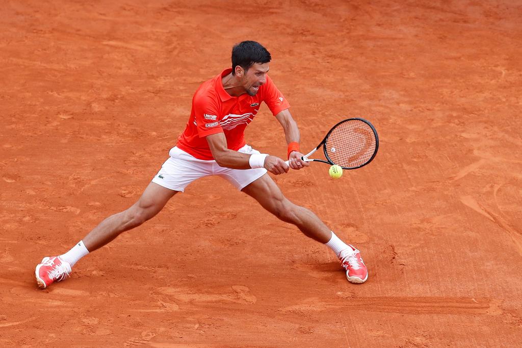 Djokovic sufre, pero consigue el triunfo