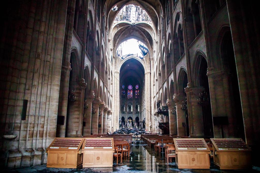 Así quedó el interior de la catedral de Notre Dame en París, luego del devastador incendio. (EFE)