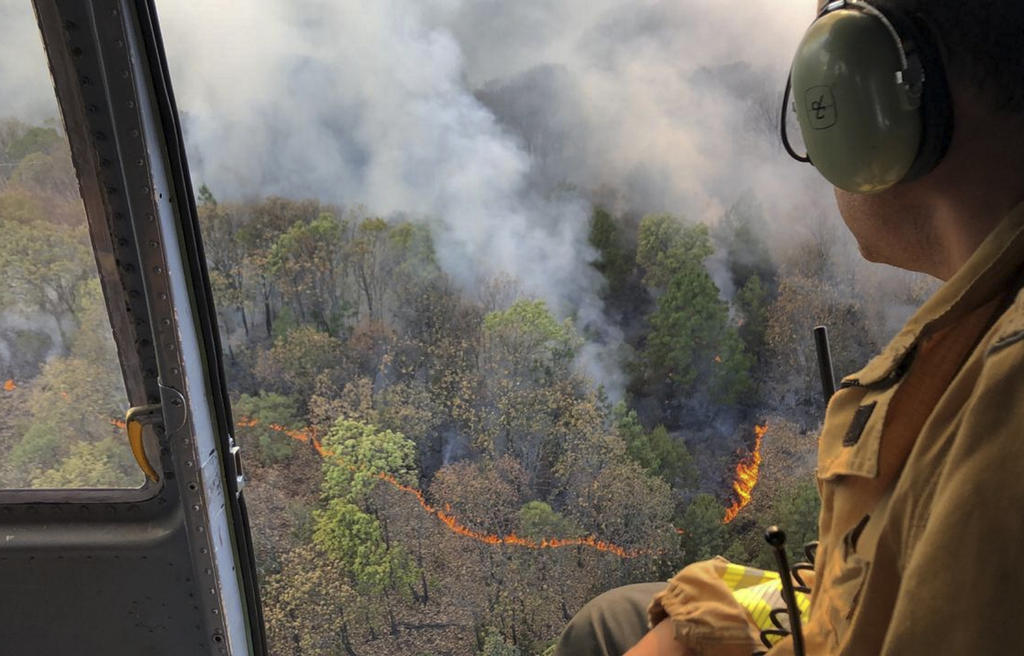 Noventa y cinco incendios forestales de diferente magnitud se encuentran activos en 18 estados de México, obligando a las autoridades a enfrentar las llamas mediante unas brigadas que no cesan de trabajar. (ARCHIVO)