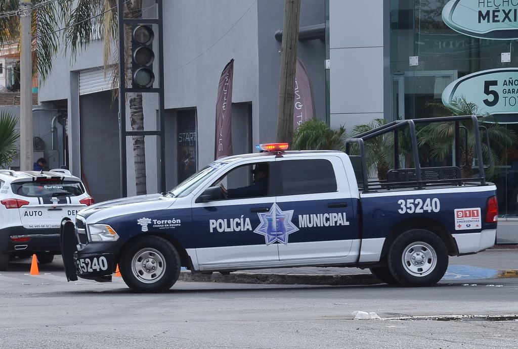 Sujetos armados despojan a mujer de su vehículo en Torreón