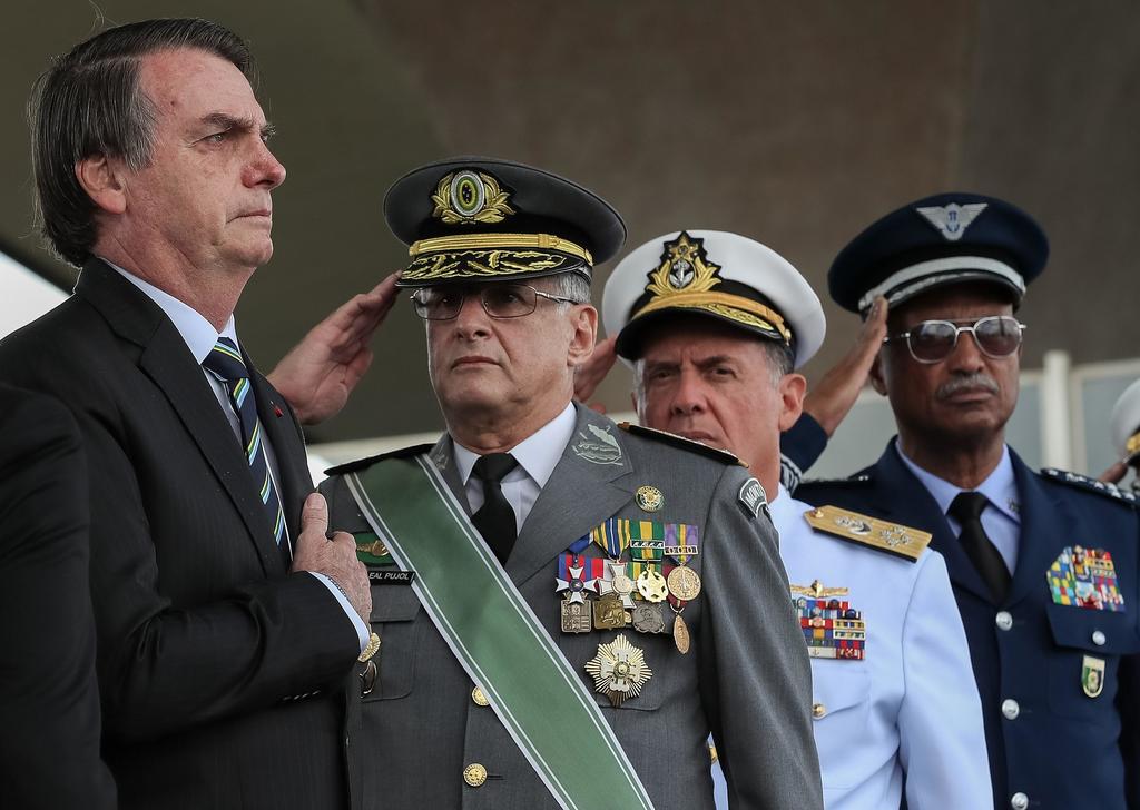 'Queremos que todas las escuelas de Brasil sean iguales a las del Ejército', declaró Bolsonaro. (EFE)