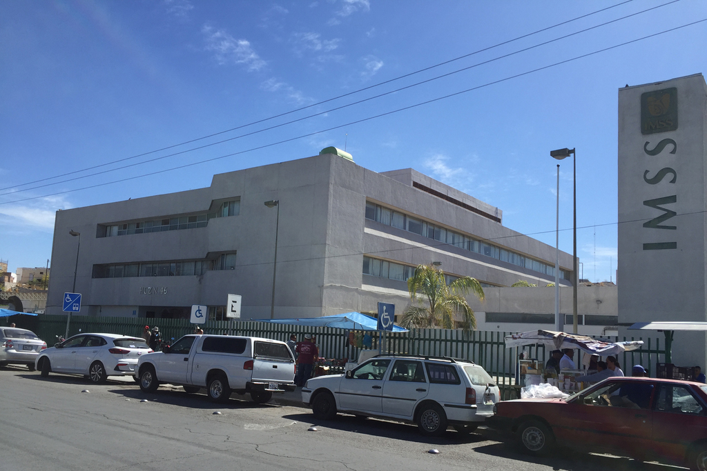 Se registraron dos lesionados ayer en las instalaciones de la clínica 46 del IMSS, en Gómez Palacio. (EL SIGLO DE TORREÓN)