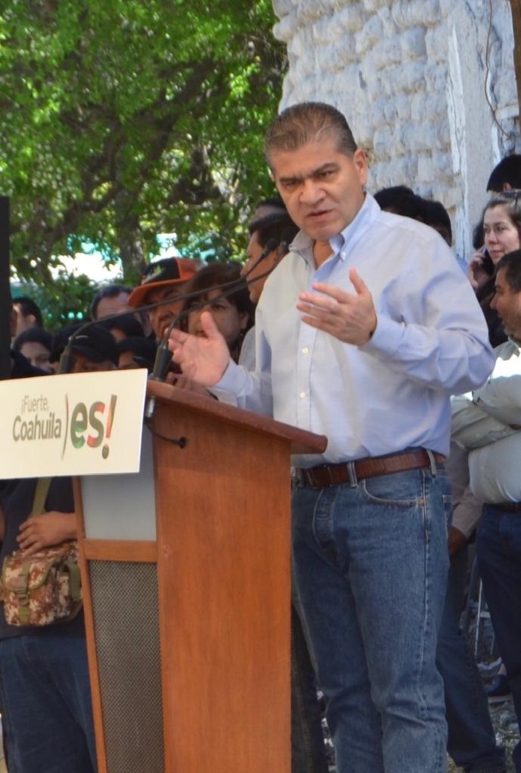 El gobernador de Coahuila, Miguel Riquelme Solís, dijo que se dará certeza jurídica a las personas que aún no han escriturado.