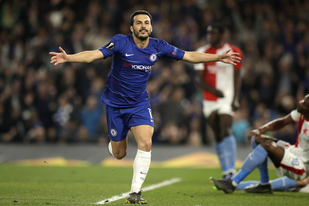 El atacante español Pedro festeja tras anotar el cuarto gol del Chelsea durante el juego de vuelta de los cuartos de final de la Liga Europa, ante el Slavia Praga, ayer en el estadio Stamford Bridge de Londres. (AP)