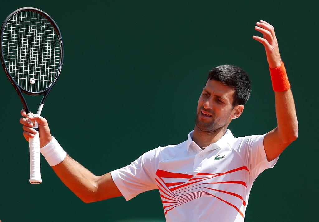 Novak Djokovic se lamenta durante el juego de ayer, que perdió 6-3, 4-6, 6-2 ante Daniil Medvedev. (EFE)