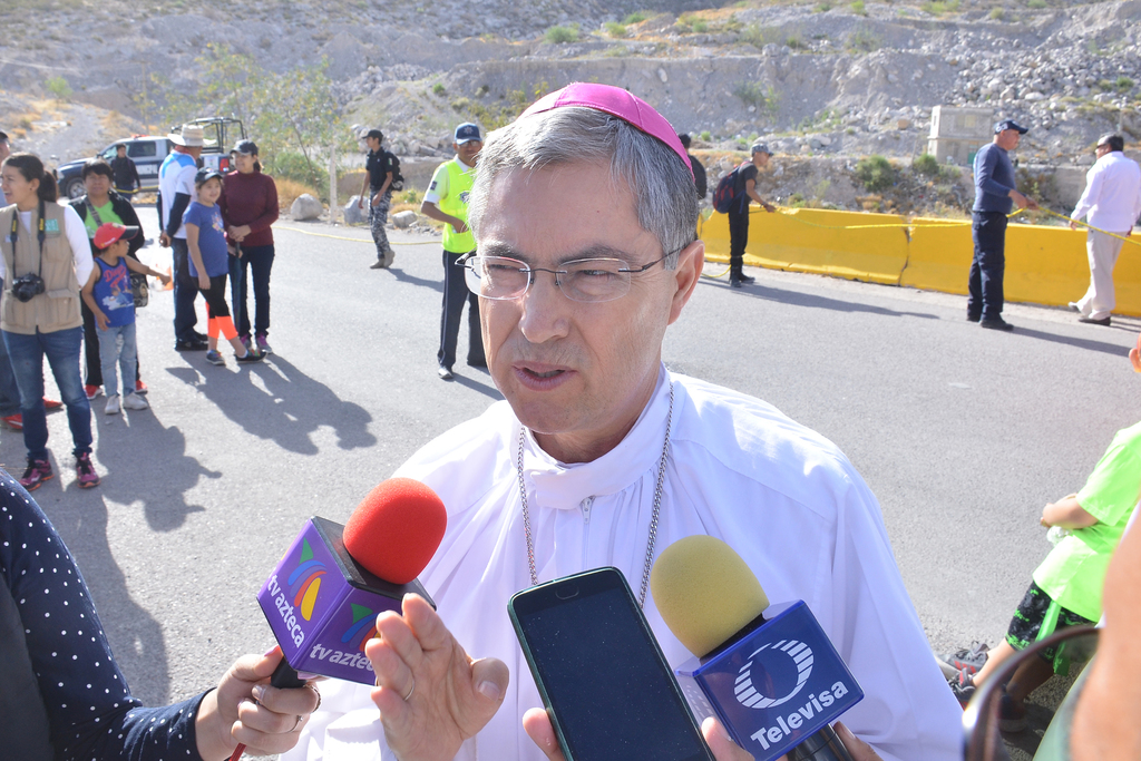 Pide el obispo de Torreón que católicos vivan una fe con reflexión, no sólo en Semana Santa, sino todos los días. (FERNANDO COMPEÁN)
