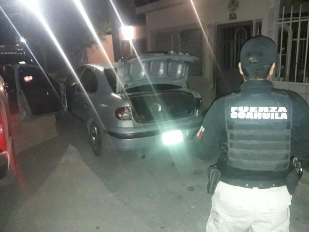 En el lugar localizaron a un hombre identificado como Juan Pablo 'N' de 20 años de edad, quien dijo tener su domicilio en la colonia Joyas de Torreón, el cual presentó heridas por arma blanca en varias partes del cuerpo y rostro. (ESPECIAL)