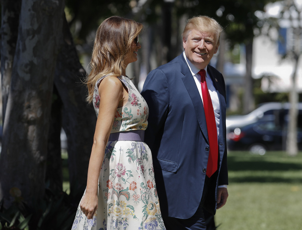 El presidente Donald Trump y su esposa Melania Trump llegan a la ceremonia religiosa. (AP)