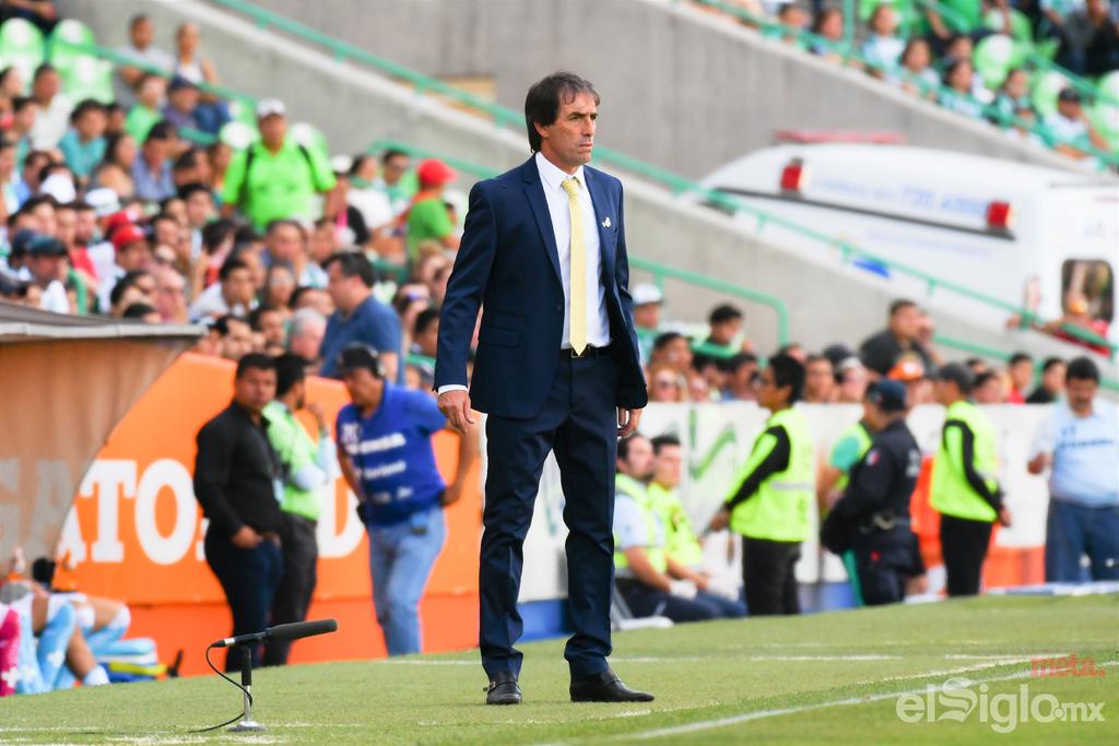 Guillermo Almada debutó como director técnico de Santos Laguna. (JORGE MARTÍNEZ)
