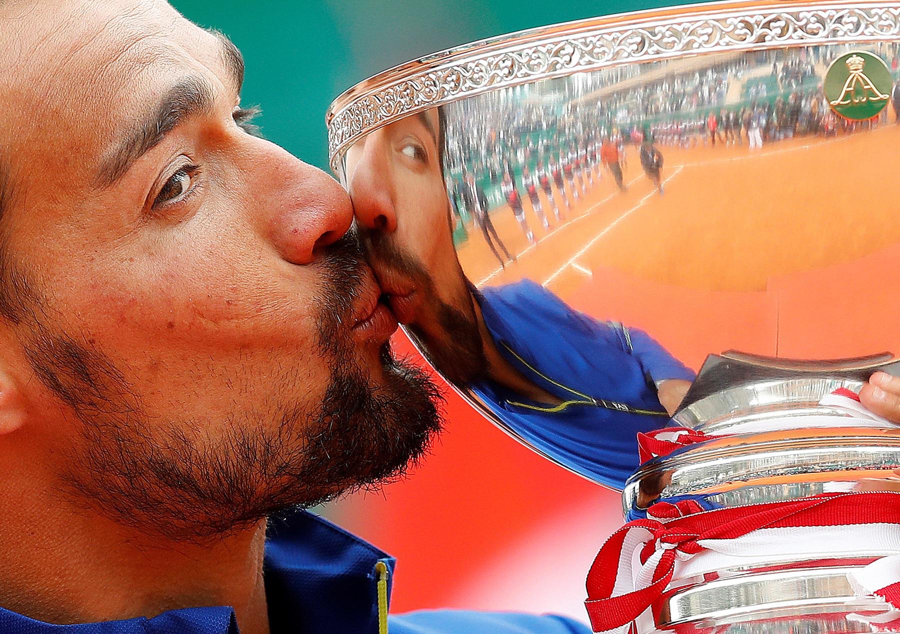 El italiano, campeón del Masters 1000 de Montecarlo, se colocó en el sitio 12 del ranking de la ATP, por lo que se acerca al Top Ten.