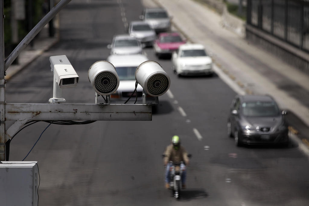 Ciudad de México estrenó este lunes 138 cámaras y radares que estarán pendientes del cumplimiento de las normas viales de los conductores, cuyas infracciones comportarán sanciones educativas o trabajos comunitarios. (ARCHIVO)