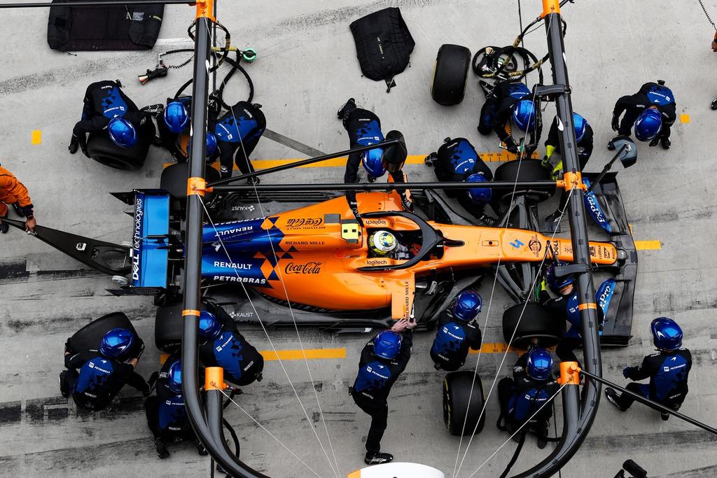 Alonso tuvo el respaldo de McLaren en su debut en la Indy 500 en el 2017, pero el español piloteó para Andretti Autosport. McLaren, como escudería, tuvo mínima responsabilidad. (ARCHIVO)