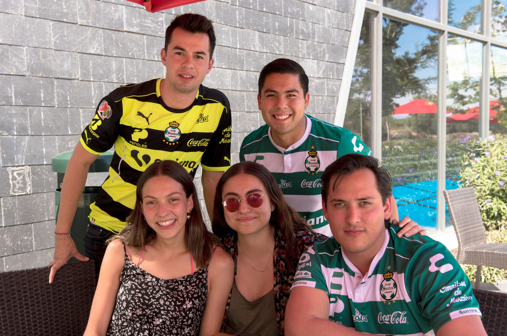 Mariana, Marita, Luis, Ricardo y Carlos.