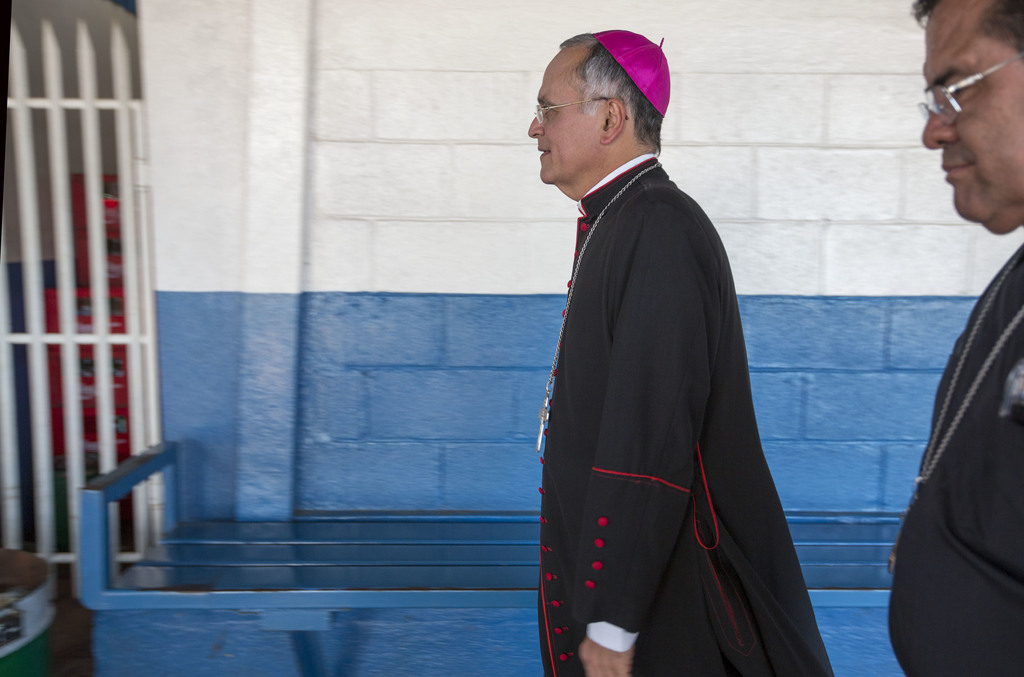 Báez partió ayer al Vaticano luego de que el papa lo llamara. (AP)