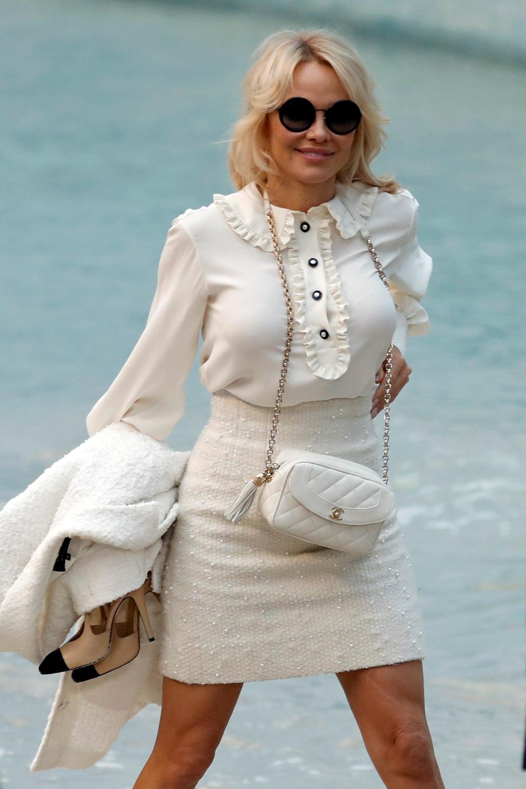Pamela Anderson critica al Marsella por recaudar fondos para Notre Dame