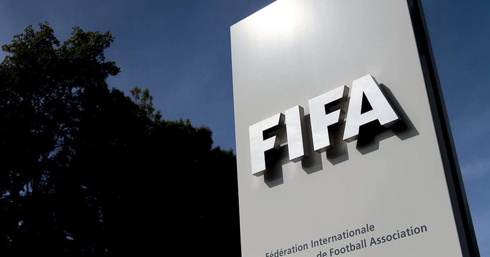 Las sanciones comunicadas este miércoles por la FIFA impiden a todos ellos ejercer cualquier actividad relacionada con el fútbol. (Especial)