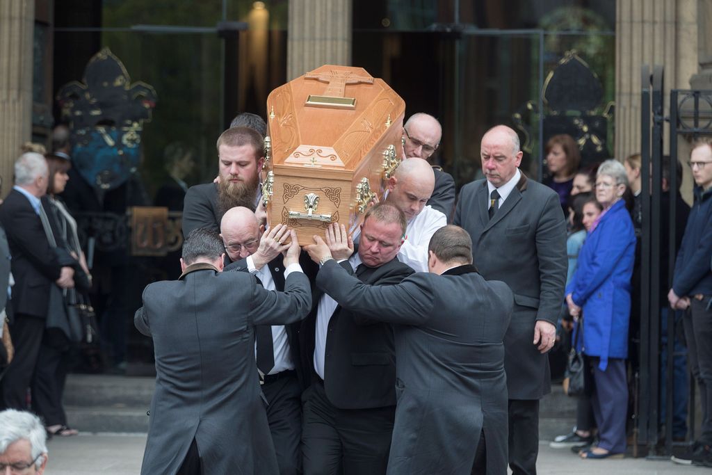 Líderes asisten a funeral de periodista en Irlanda