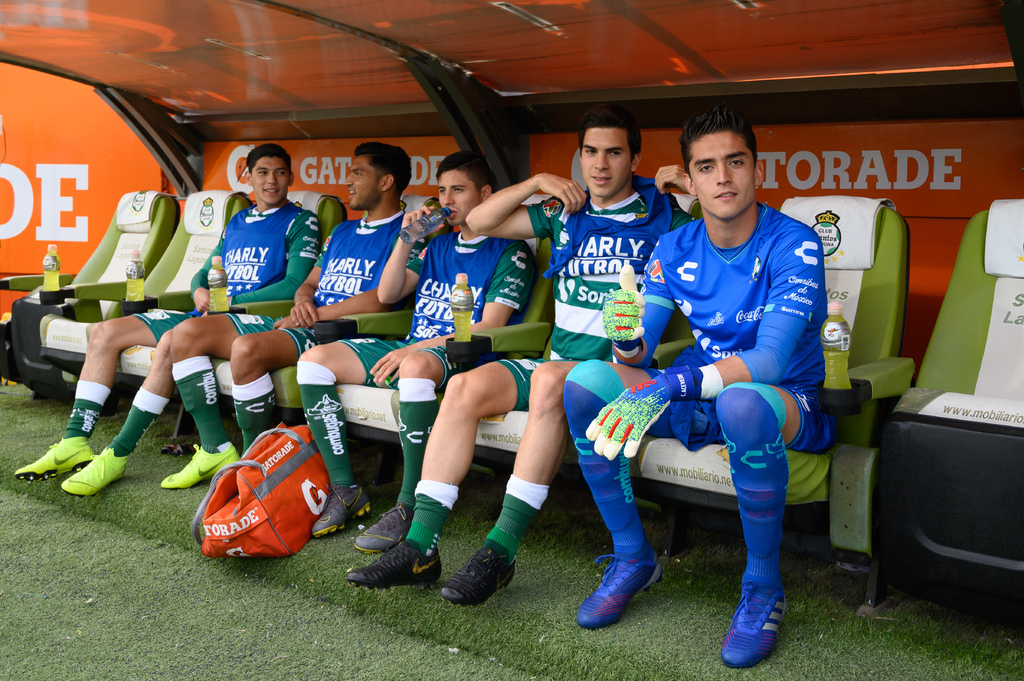 Carlos Acevedo (d) ha recibido la oportunidad de jugar en el equipo de Primera División.