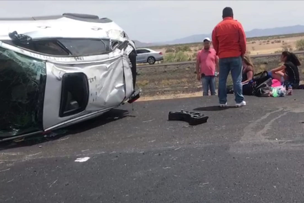 Volcadura deja a madre e hija lesionadas, volcaron en La Cuchilla; ambas fueron trasladadas a un hospital de Torreón.