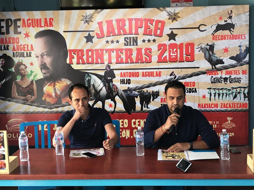 Evento. Carlos Gómez y Jorge Mata, de ShowCase Entretenimiento, dieron a conocer los detalles del show. (EL SIGLO DE TORREÓN)