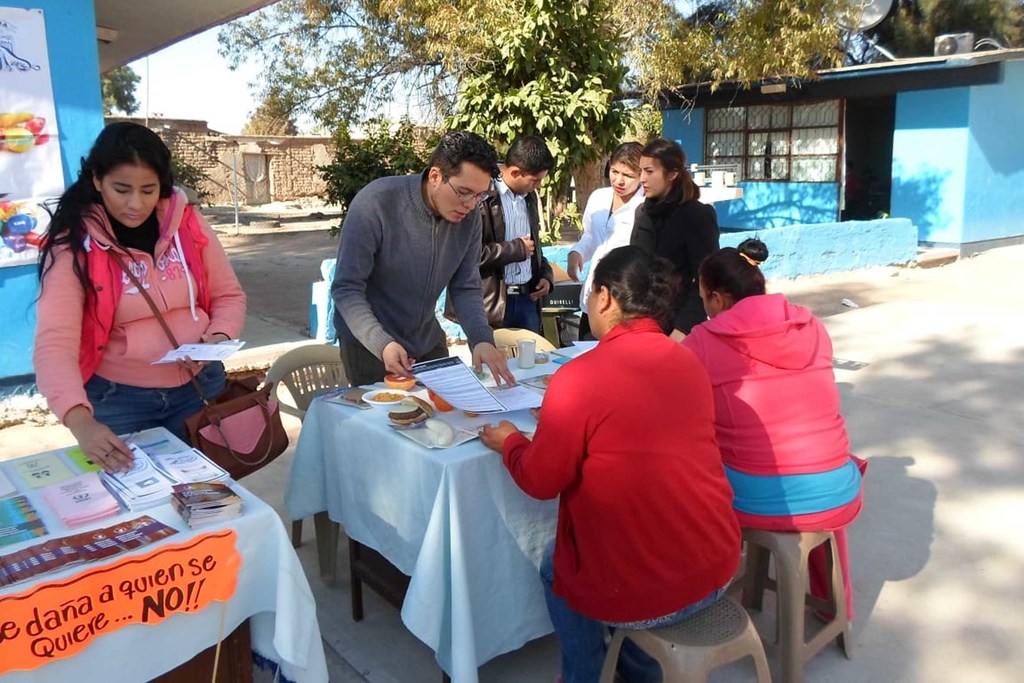 Alumnos de UJED realizaron una campaña de salud pública en los ejidos Santa Anita y El Refugio, de Lerdo. (EL SIGLO DE TORREÓN)