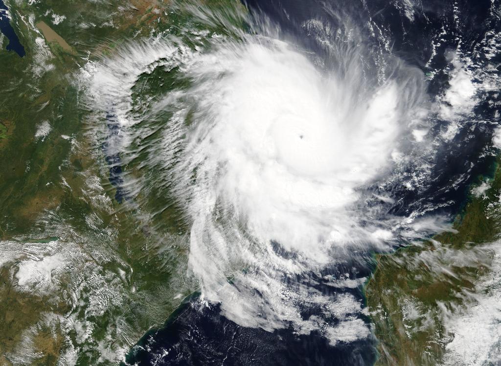 Ciclón Kenneth llega a Mozambique; deja al menos 1 muerto