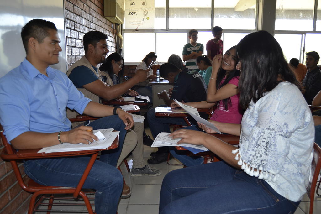 El delegado dijo que a nivel estatal son más de 41 mil estudiantes los que recibirán la apoyo de los cuales mil 830 se entregan en el municipio de Matamoros. (EL SIGLO DE TORREÓN)
