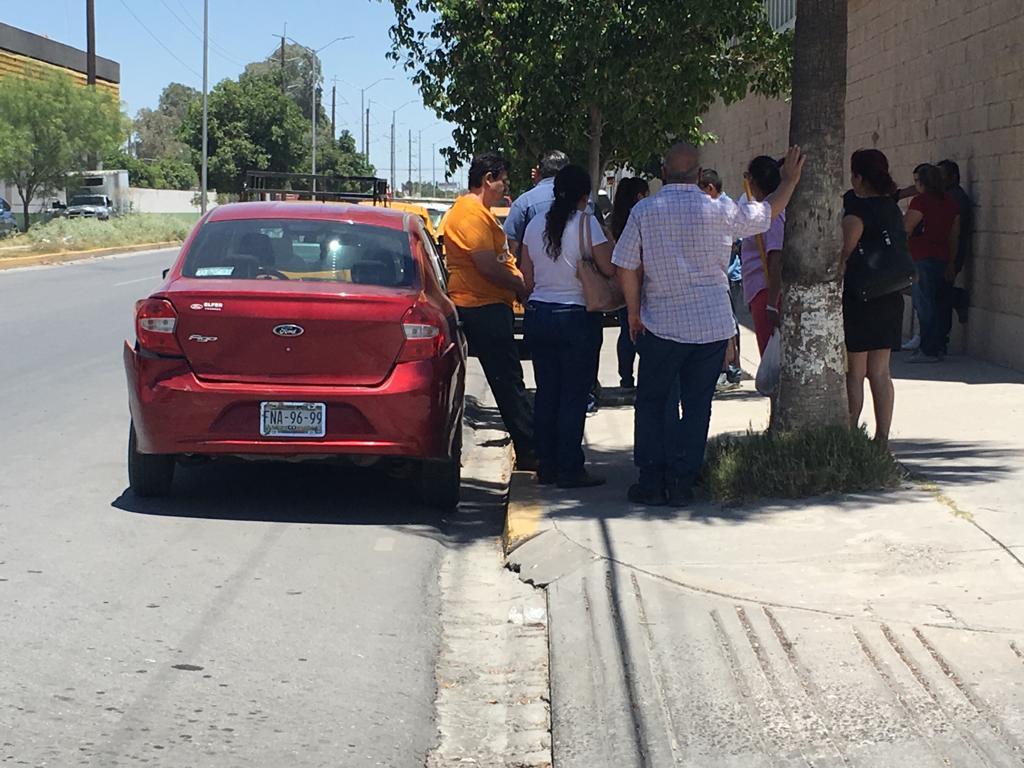 El accidente ocurrió en el cruce del bulevar Diagonal Reforma y la calzada Ealy Ortiz de la ciudad de Torreón. (EL SIGLO DE TORREÓN)
