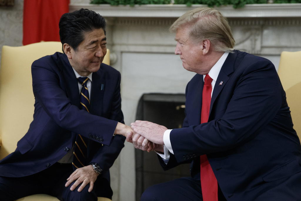 El primer ministro japonés visitó ayer al presidente Donald Trump, quien a su vez visitará el país nipón los días 25 al 28 de mayo.