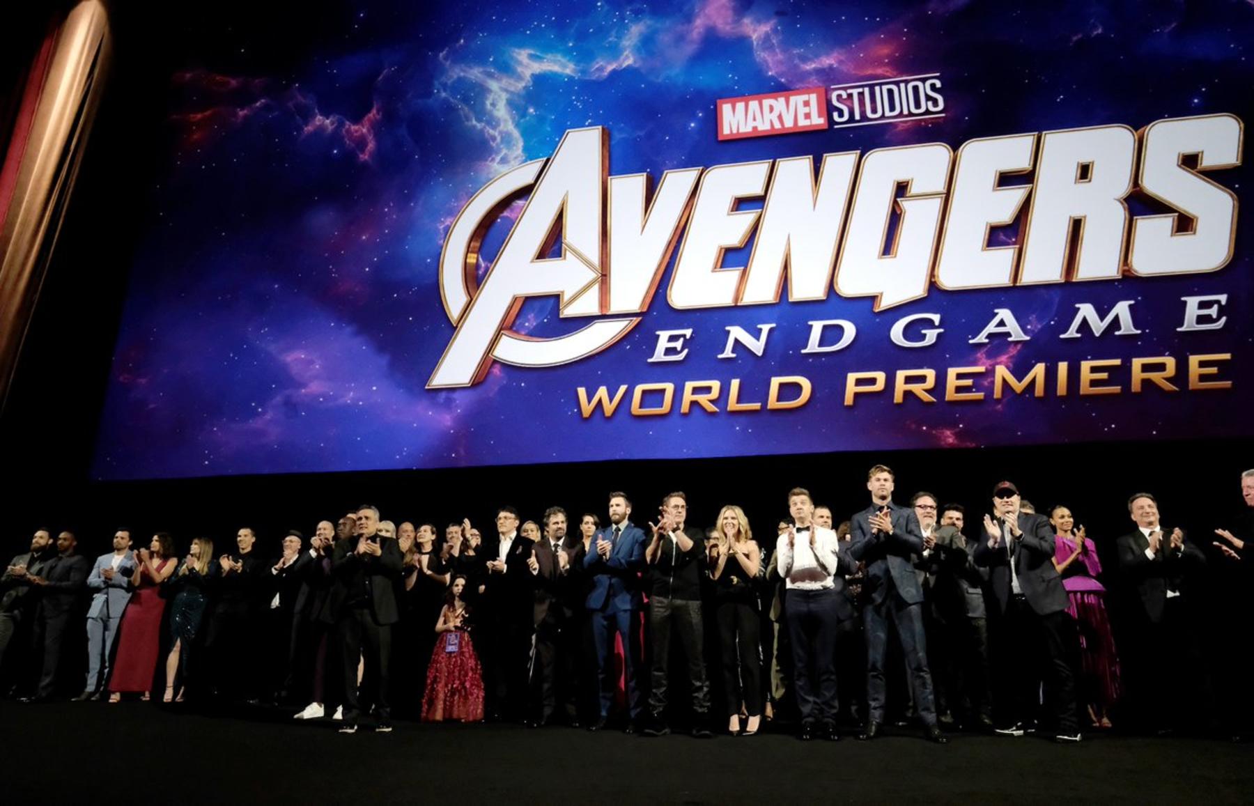 La historia. Los superhéroes que siguen con vida tras Avengers: Infinity War (2018) tratarán de derrotar al malvado y, en apariencia invencible, Thanos (Josh Brolin).
