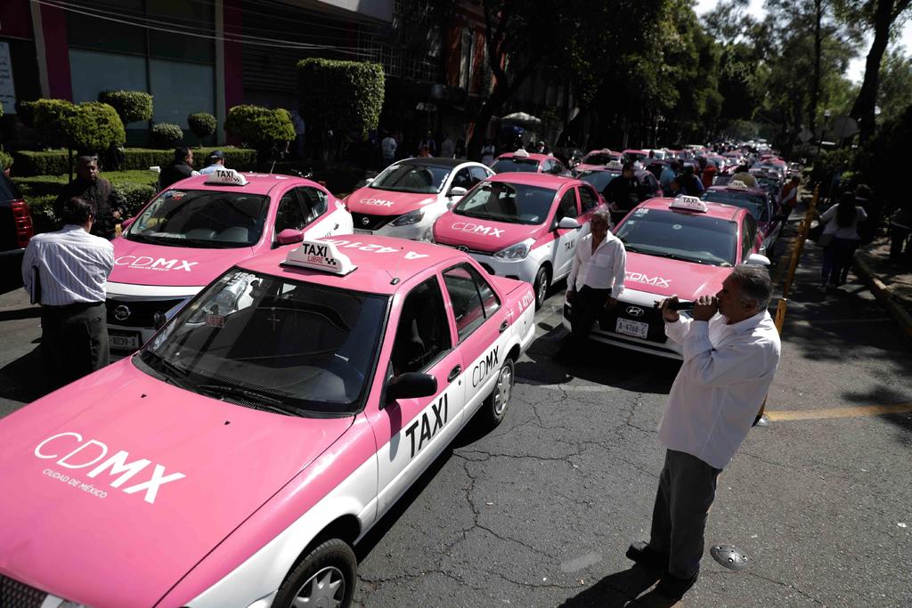 Anuncian taxistas paro nacional el 3 de junio