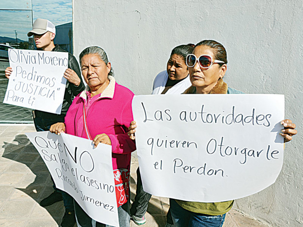 En 2017, la familia Moreno realizó en el Centro de Justicia de Monclova una manifestación para exigir que no preliberaran al matricida.