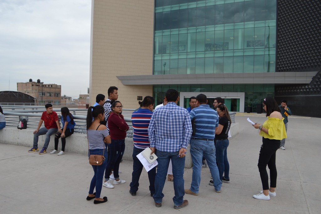 Exigen estudiantes mejoras a la infraestructura y equipamiento de escuelas en Torreón.