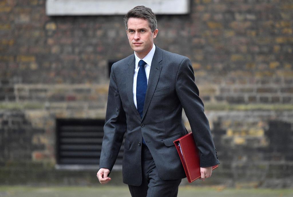 En la imagen se muestra al ministro de Defensa británico, Gavin Williamson, a su llegada a una reunión en Downing Street en Londres. (EFE)