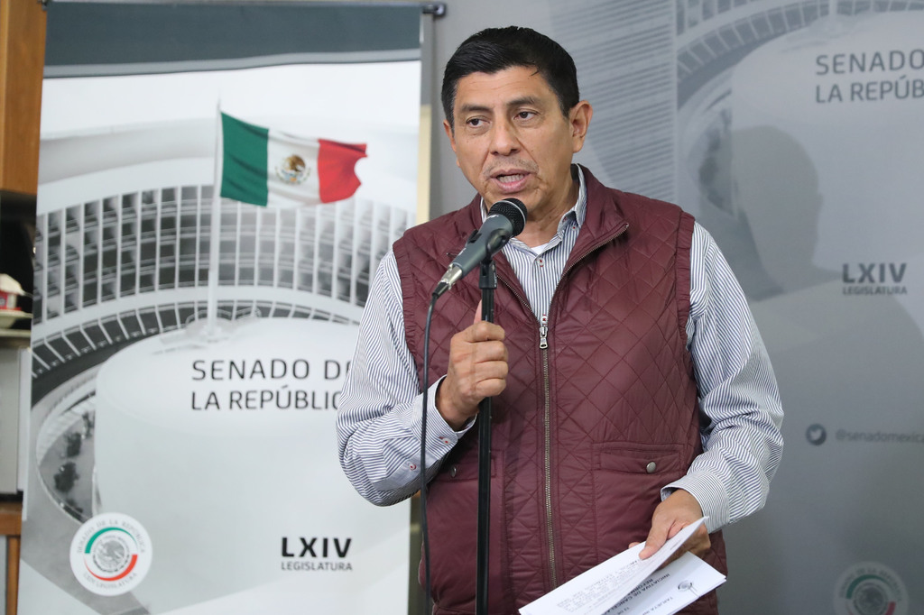 El senador por Oaxaca señaló que tuvo que salir de la sesión por que su hija tuvo un accidente. (EL UNIVERSAL)