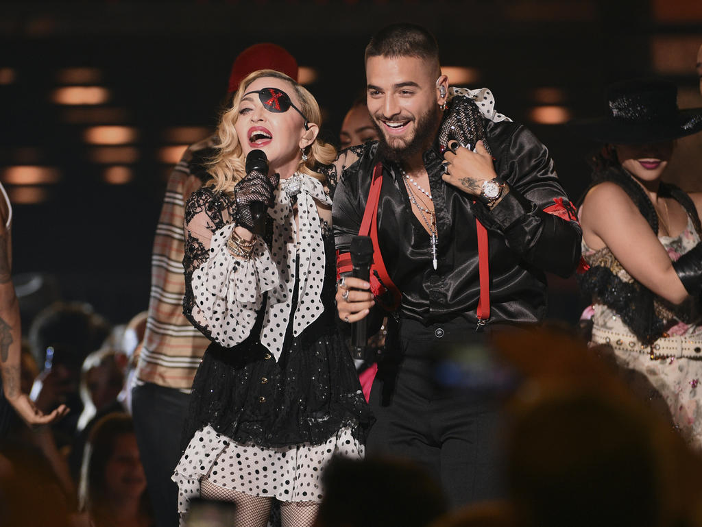 Una de las actuaciones más destacadas y esperadas fue la de Madonna y el reguetonero colombiano Maluma. (AP)