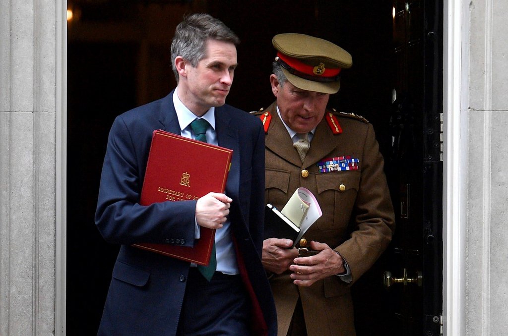 El ministro de Defensa, Gavin Williamson (izq), y el jefe del Estado Mayor del Ejército Británico, el general Nick Carter. (EFE)