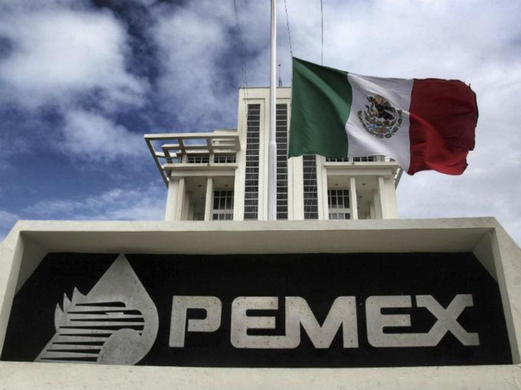 La deuda de Pemex se elevó debido a políticas anteriores, provocando elevados vencimientos y lo ubican en un factor de riesgo que afectará la estabilidad macroeconómica del país. (ARCHIVO)