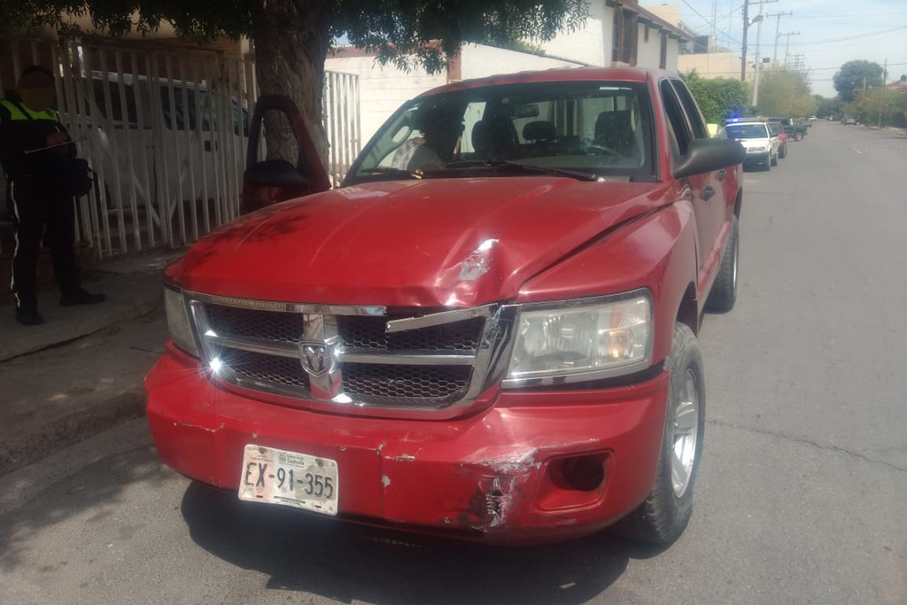 Una camioneta embistió a un hombre en la colonia Campestre, de Gómez Palacio, se le reportó lesionado. (EL SIGLO DE TORREÓN)