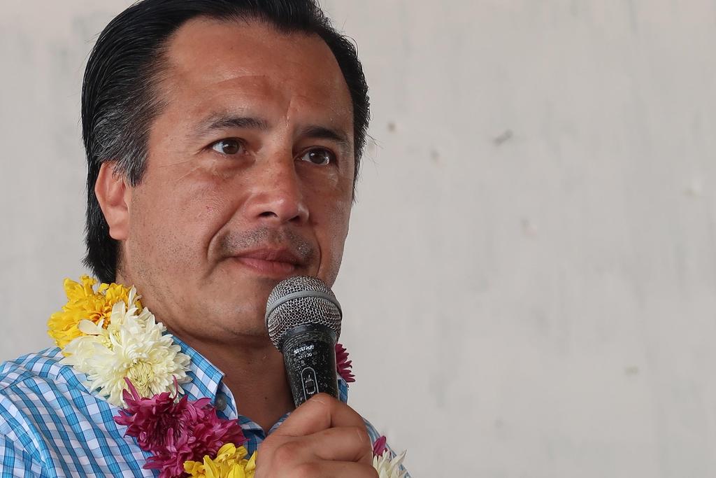 Cuitláhuac García Jiménez, gobernador de Veracruz, reveló que dos de las seis personas retenidas por habitantes de la comunidad de Río Playa Santa en Las Choapas contaban con antecedentes penales. (ARCHIVO)