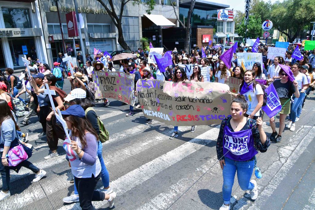 Estudiantes exigen justicia por feminicidios