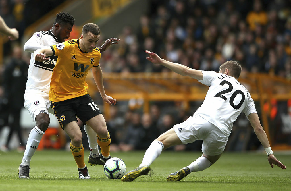 Wolverhampton se impuso 1-0 al Fulham y casi asegura la séptima posición en la Premier League. (AP)