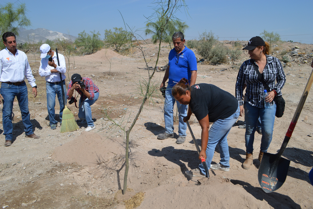 Ayer en la mañana se realizaron de nuevo las Jornadas de Limpieza Sabatina en Torreón. (ROBERTO ITURRIAGA)