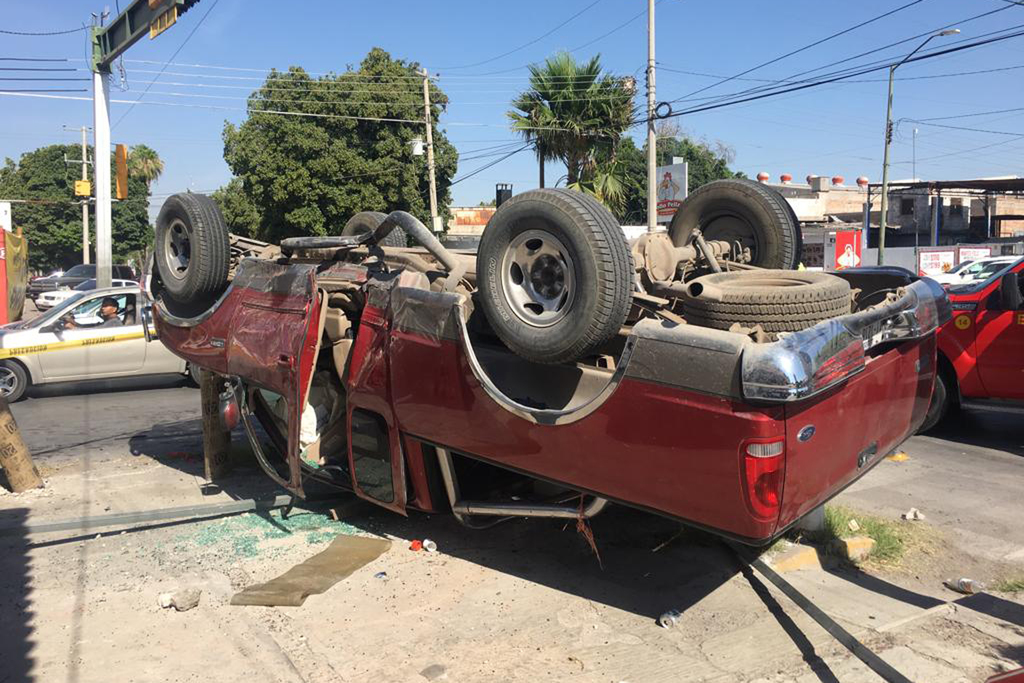 Distintas corporaciones de rescate y de seguridad de la ciudad de Torreón acudieron a brindar apoyo en la emergencia. (EL SIGLO DE TORREÓN)