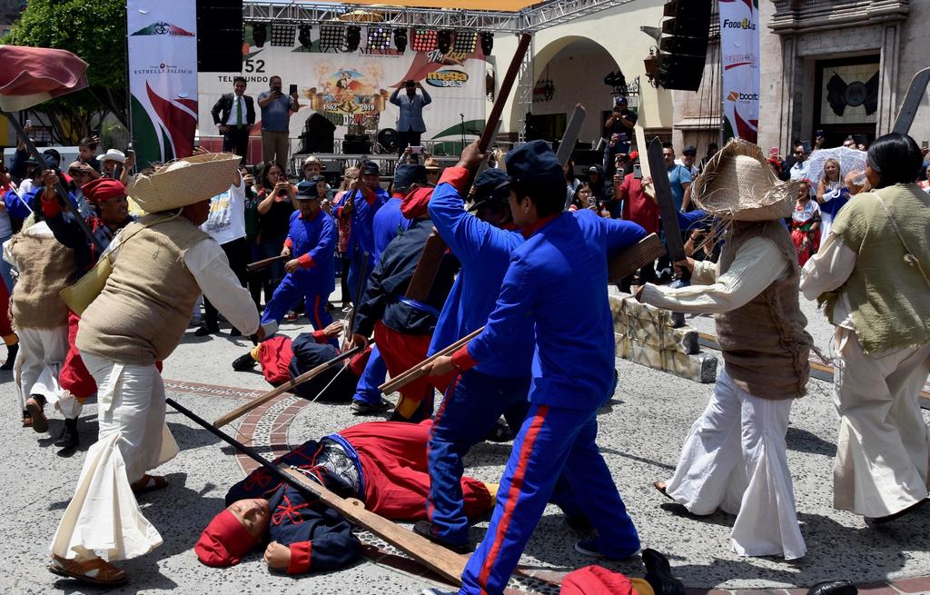 Actores de la Fundación Puebla USA recrean la batalla de Puebla del 5 de mayo de 1862 en Los Ángeles. (EFE)